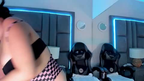 Angelique Muller  online show from November 19, 2025, 9:15 pm