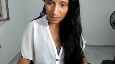 Snapshot of angelitaa_hot chatting on June 4, 2026, 9:43 pm angela online show from June 4, 2026, 9:43 pm