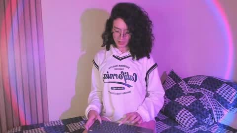 Snapshot of angellike_doll chatting on April 27, 2026, 2:31 am Angellike online show from April 27, 2026, 2:31 am