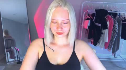 Snapshot of angellisss chatting on July 10, 2026, 11:24 am Cutie online show from July 10, 2026, 11:24 am