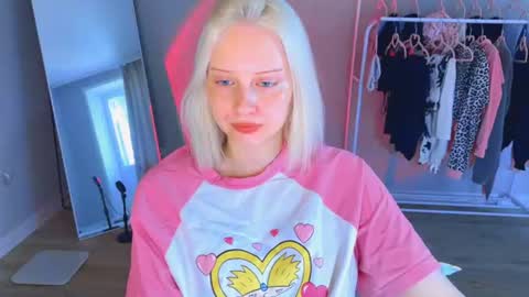 Snapshot of angellisss chatting on July 14, 2026, 8:41 am Cutie online show from July 14, 2026, 8:41 am
