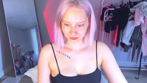 Snapshot of angellisss chatting on July 29, 2026, 12:03 pm Cutie online show from July 29, 2026, 12:03 pm