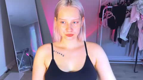 Snapshot of angellisss chatting on July 30, 2026, 11:31 am Cutie online show from July 30, 2026, 11:31 am