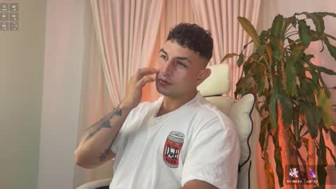 Angelo Ferro online show from December 17, 2025, 2:50 am