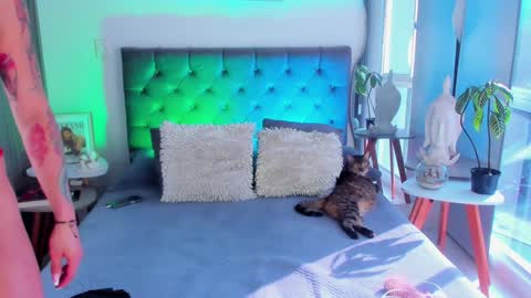 Angel online show from January 31, 2025, 1:23 pm