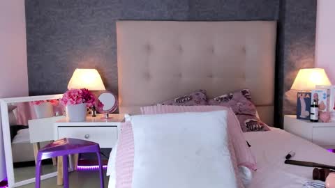 Angela online show from February 22, 2025, 2:08 pm