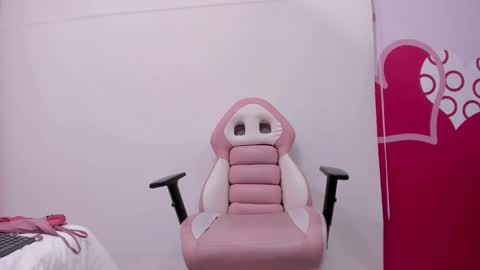 Angel  online show from February 26, 2025, 4:03 pm