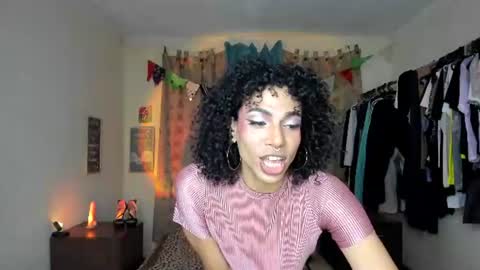 Snapshot of angelwhitte chatting on June 18, 2026, 2:45 am angelwhitte online show from June 18, 2026, 2:45 am
