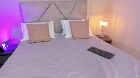 angely_perry online show from November 6, 2025, 4:35 am