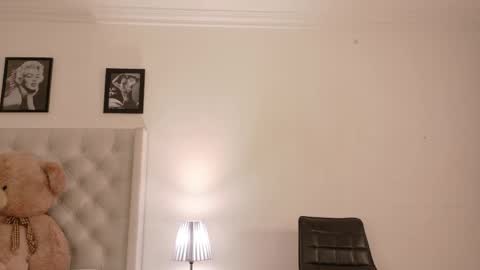 Angely  online show from April 21, 2026, 1:42 am