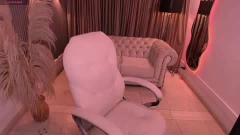 angie_smith_x online show from April 13, 2026, 11:16 am