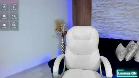 Snapshot of angie_smith_x chatting on June 15, 2026, 11:12 am angie_smith_x online show from June 15, 2026, 11:12 am