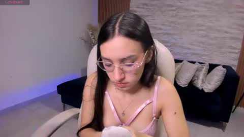 Snapshot of angie_smith_x chatting on June 19, 2026, 11:03 am angie_smith_x online show from June 19, 2026, 11:03 am