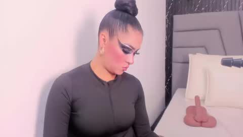 A N G I E.  online show from September 11, 2025, 3:56 pm