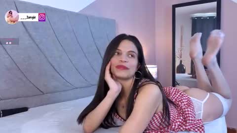 Angie online show from November 21, 2025, 1:43 pm