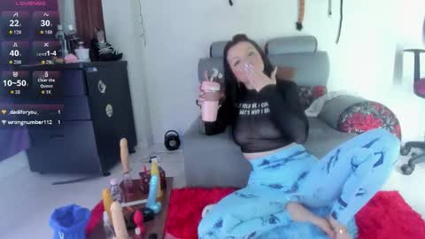 angierot2025 online show from November 12, 2025, 1:06 am