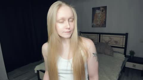 Violet online show from April 4, 2026, 7:33 pm