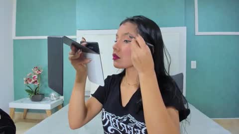 Ania online show from October 17, 2025, 3:25 pm