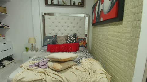 laura  online show from January 17, 2025, 4:15 pm