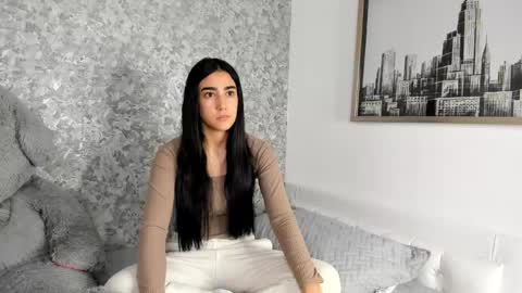 anika_h online show from April 7, 2026, 12:05 pm