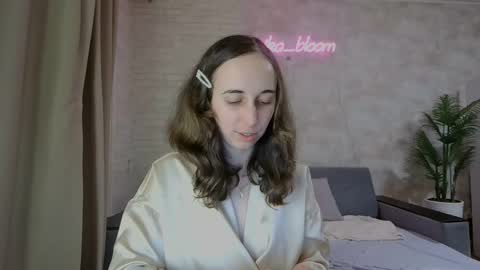 anikabloom online show from February 10, 2025, 3:35 am