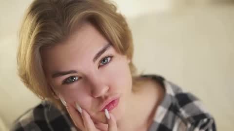 AnishaVivo online show from December 3, 2025, 12:03 pm