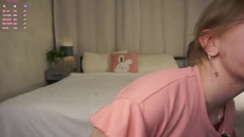 AnishaVivo online show from April 23, 2026, 12:29 pm