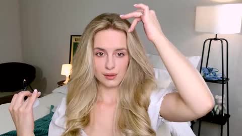 Anita online show from September 21, 2025, 1:02 pm