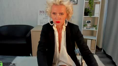 Snapshot of ann_curt chatting on May 26, 2026, 8:54 am Luna Lady online show from May 26, 2026, 8:54 am