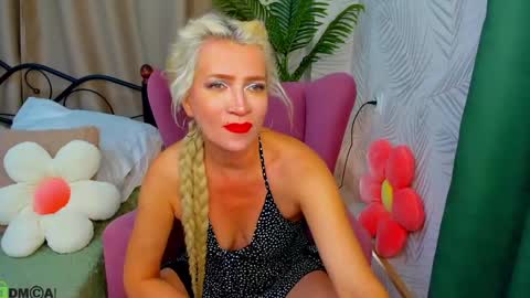 Snapshot of ann_curt chatting on June 2, 2026, 8:38 am Luna Lady online show from June 2, 2026, 8:38 am