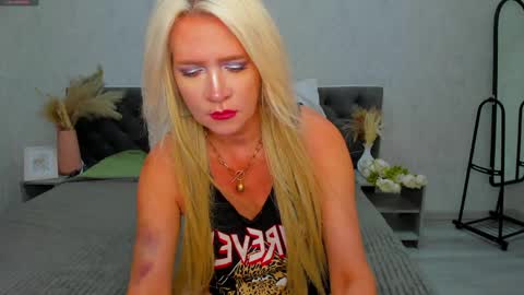 Snapshot of ann_curt chatting on June 8, 2026, 9:31 am Luna Lady online show from June 8, 2026, 9:31 am