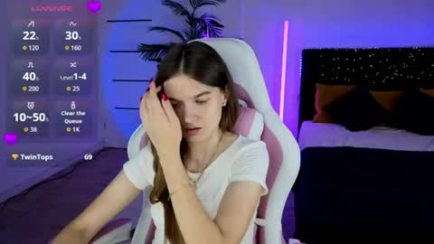 Snapshot of ann_woood chatting on July 1, 2026, 2:18 pm ann_woood online show from July 1, 2026, 2:18 pm