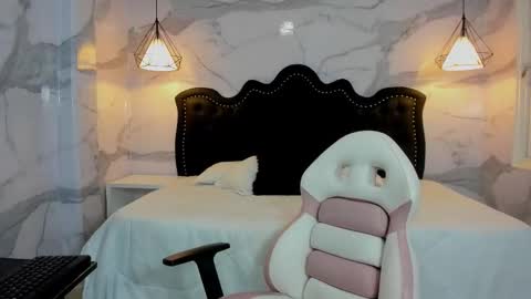 Ana  online show from October 27, 2025, 12:31 pm