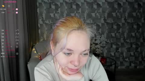 Snapshot of anna_aaaa chatting on December 22, 2025, 8:33 am Anna online show from December 22, 2025, 8:33 am