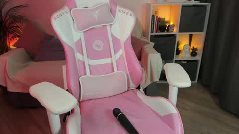 Snapshot of anna_belle3 chatting on December 2, 2024, 4:53 am AnnaThe next stream is tomorrow online show from December 2, 2024, 4:53 am