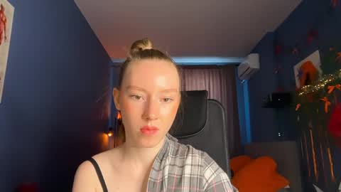 Snapshot of anna_kare chatting on June 2, 2026, 11:23 am Anna online show from June 2, 2026, 11:23 am