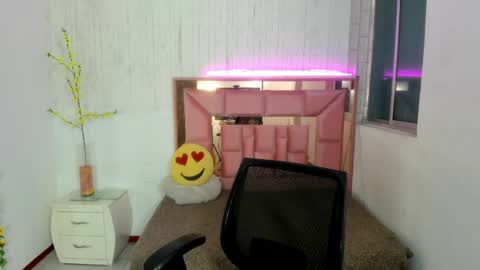 Snapshot of anna_moon18 chatting on June 3, 2026, 9:20 pm ANNA online show from June 3, 2026, 9:20 pm