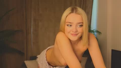 Snapshot of anna_nickol chatting on April 24, 2026, 1:02 pm Anna online show from April 24, 2026, 1:02 pm