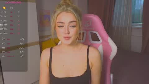 Snapshot of anna_nickol chatting on June 5, 2026, 4:24 pm Anna online show from June 5, 2026, 4:24 pm