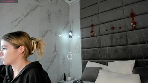 Anna online show from January 7, 2025, 1:06 am