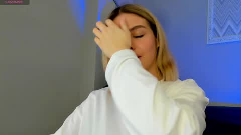 Anna online show from March 8, 2025, 1:06 am