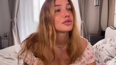 Snapshot of anna_six chatting on June 28, 2026, 3:45 am Anna online show from June 28, 2026, 3:45 am