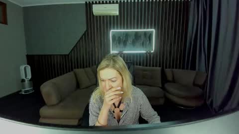 anna_snow9 online show from October 15, 2025, 5:57 pm