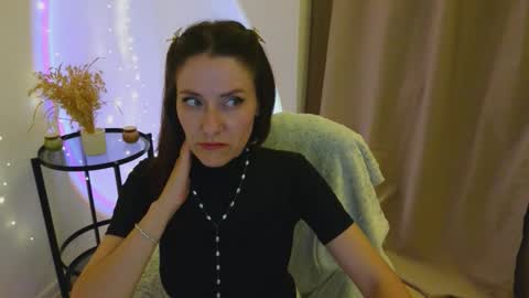 annaabels online show from September 22, 2025, 7:49 pm