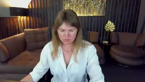 Snapshot of annabel_xxx chatting on June 18, 2026, 6:01 pm Annabel online show from June 18, 2026, 6:01 pm