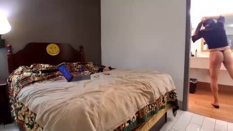 Snapshot of annaleecross chatting on March 1, 2026, 2:52 pm Anna Lee Cross online show from March 1, 2026, 2:52 pm