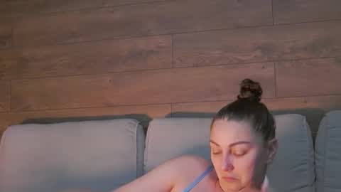 annasplash online show from April 22, 2026, 3:42 am