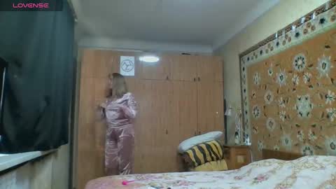 AnnaXLovers online show from October 12, 2025, 1:32 pm