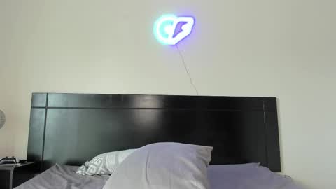 Anna online show from March 8, 2025, 6:05 pm