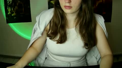 Bella online show from September 19, 2025, 9:22 am